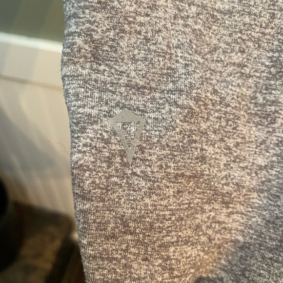 Ivivva Leggings, grey rouched, great condition, no signs of wear Size - 14 kids - Picture 3 of 4